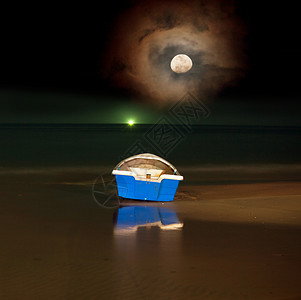 分海月光下的小船背景