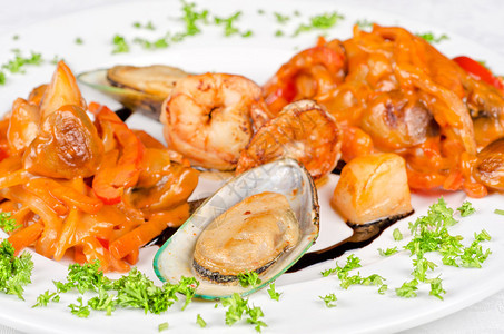 虾贻贝和鱿鱼美味海鲜菜图片