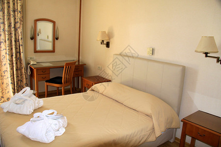 典型的旅馆客房图片