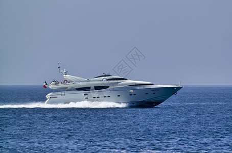意大利豪华游艇Tirrenian海Fiumicino海岸沿罗马RizzardiTechn图片