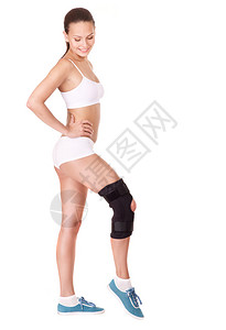 膝盖受创伤的女图片