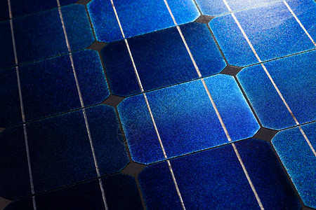 具有太阳眩光的伏太阳能电池板中太阳能电图片