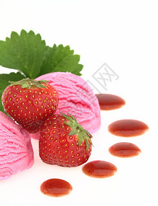 新鲜草莓和草莓冰淇淋图片