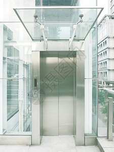 屋顶室外透明电梯图片