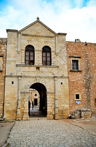 阿尔卡迪修道院的入口门图片