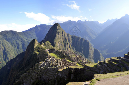 MachauPichu全景与秘鲁的HuaynaPicchu雨林图片