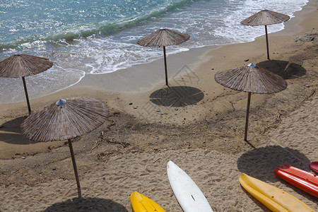 希腊岛带独木舟的海图片