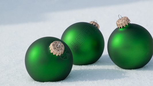 圣诞雪花绿色背景图片