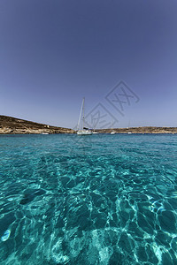 马耳他岛科米诺蓝环礁水晶图片