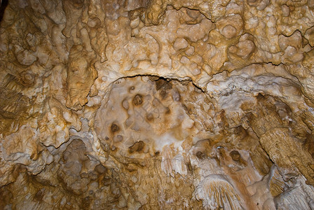 位于乌克兰里米亚查蒂尔达格高原的Eminebairhosar山洞图片