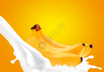 用香蕉泼牛奶图片