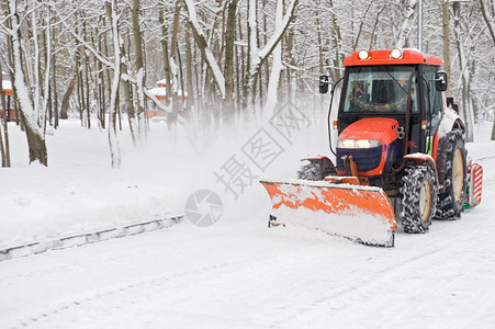 冬季除雪公园内一图片