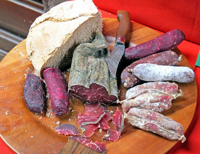 意大利瓦尔达奥斯塔ValdAosta典型的肉类图片