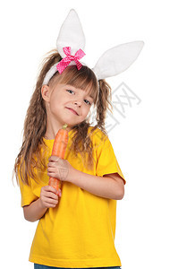 快乐的小女孩的肖像用兔子耳朵和胡萝卜图片