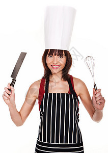 在厨师帽子上微笑的漂亮女孩穿着条纹围裙拿图片