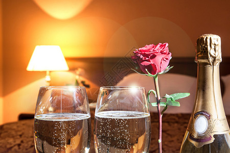 浪漫的香槟之夜图片