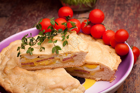 那不勒斯复活节传统美食PizzaRustica也称为Chiena是一种填充馅饼这种馅饼在意大利南图片