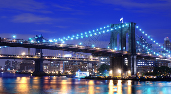 布鲁克林大桥和曼哈顿大桥横跨东河通向纽图片