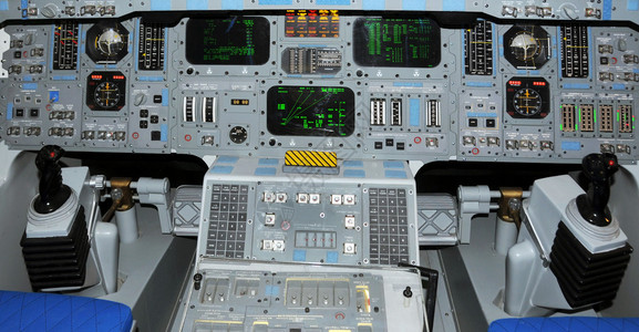 航天飞机的驾驶舱视图图片