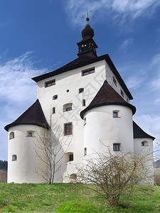 新城堡NovyZamok是一座六层楼的文艺复兴时期建筑背景图片