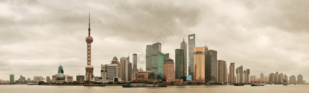 上海天线横跨河流图片