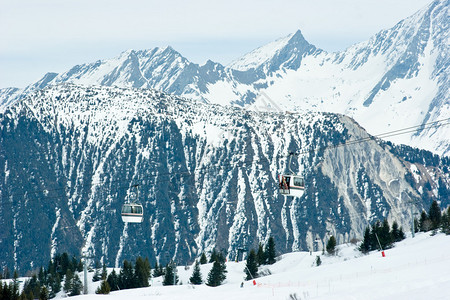法属阿尔卑斯山Courchevel滑雪度假胜地的Gon图片