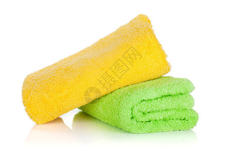 绿色和黄色毛巾在白色背景上被隔离图片