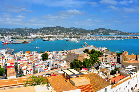 西班牙巴利阿里群岛Ibiza镇老城和港图片