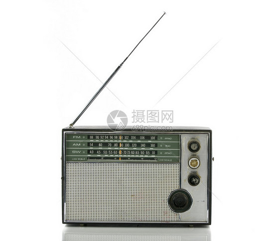 旧收音机上白色孤立图片