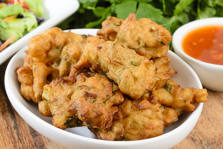 蔬菜Pakora或Bhaji配有饼干图片