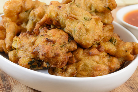 蔬菜Pakora或Bhaji配有饼干图片