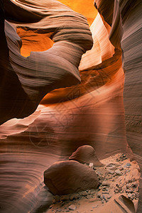 下羚羊槽峡谷在反射的阳光下闪发光美图片