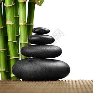 禅宗玄武岩石头和白上的竹子图片