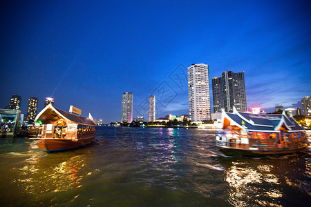 2012年4日在曼谷穿梭于湄南河的水上快车票价1015泰铢图片