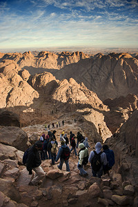 攀登埃及西奈山高清图片