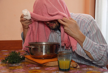 人用毛巾呼吸气泡汽水蒸发器以治图片