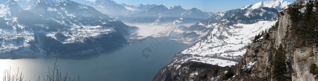 瑞士瓦伦湖的冬景图片