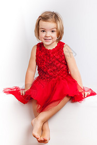 红色礼服的美丽的小女孩图片