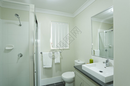 澳大利亚联排别墅的新现代浴室图片