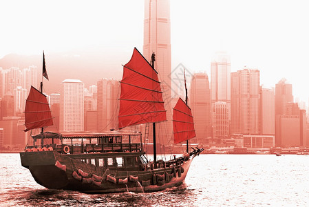 在香港维多利亚港航行图片