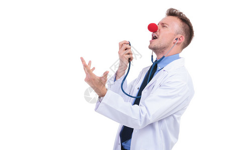 小丑医生在听诊器上唱卡拉O图片