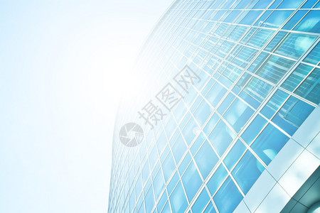 从宽广的视野和全景角度观察近处市中心的现代未来型摩天大厦玻璃高升楼图片