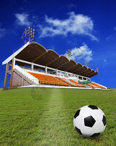 足球在绿野足球场体育场背景用图片