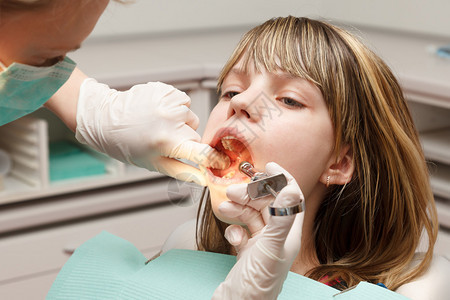 牙医用大注射器做麻醉图片