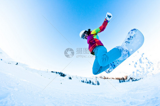 女孩滑雪车玩得图片