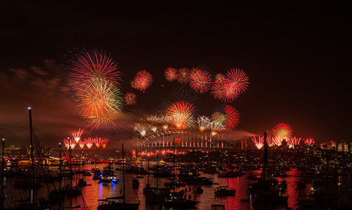 城市和港口的Cbd和海港新年烟花图片