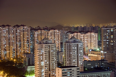 夜间人口过剩的城市图片