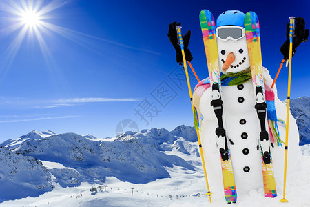 滑雪人和滑雪道图片