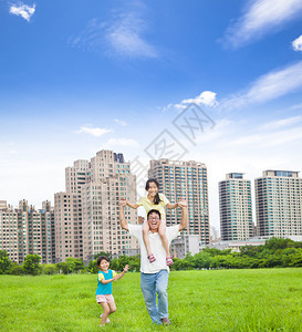 幸福家庭在城图片