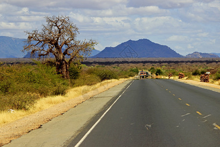 从蒙巴萨到内罗毕的非洲公路图片